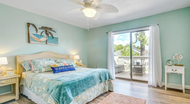 1 Mi to Beach: Grand Strand Gem w/ Patio & Pool!, Забронировать Апартаменты/квартира Отели Миртл-Бич с парковкой, Парковка