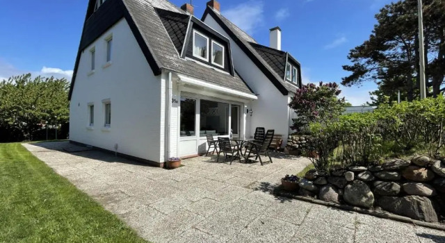 Ferienhaus in Westerland mit großem Garten und 2 Badezimmer, Rezervați Hotel Westerland Sylt, lângă Westerland Main Station