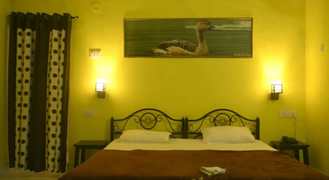 Taal Tiger Retreat, Забронировать Отель Отели Kanha National Park с парковкой, Парковка