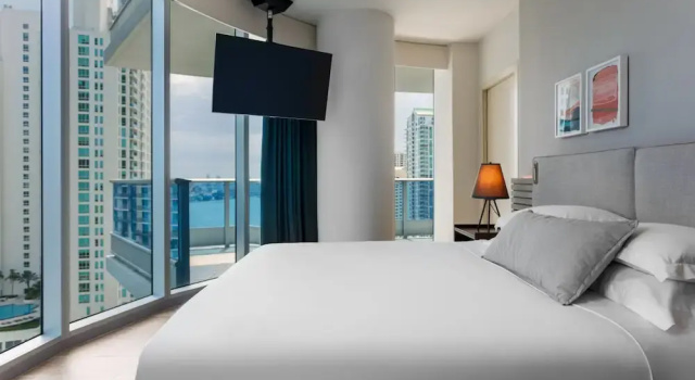 Двухместный Water view люкс Kimpton EPIC Hotel by IHG