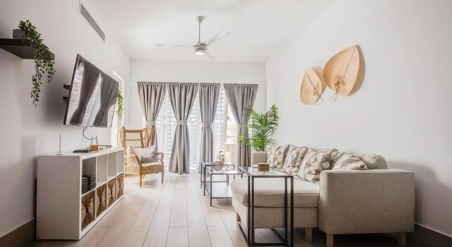 Апартаменты Brand New Unit with Beach Access & Pool - N B301