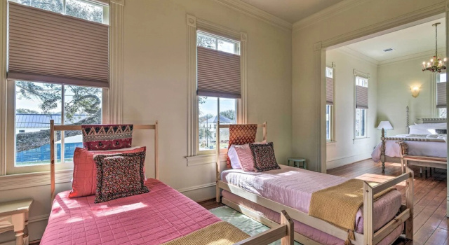 Stunning Historic Home < 4 Mi to Beaches!