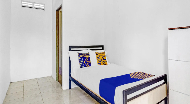 SPOT ON 90742 Kinanthy Homestay Syariah, Reservar Hotel Tulungagung East Java