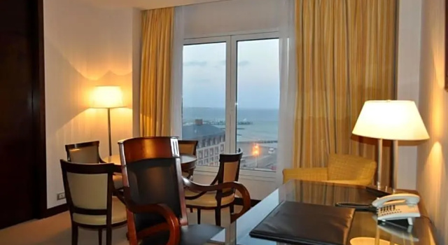 Люкс с видом на море Hermitage Hotel