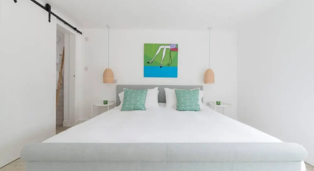 Simple Coastal Luxury near Southwold sleeps 10, Book Hotel Southwold Suffolk