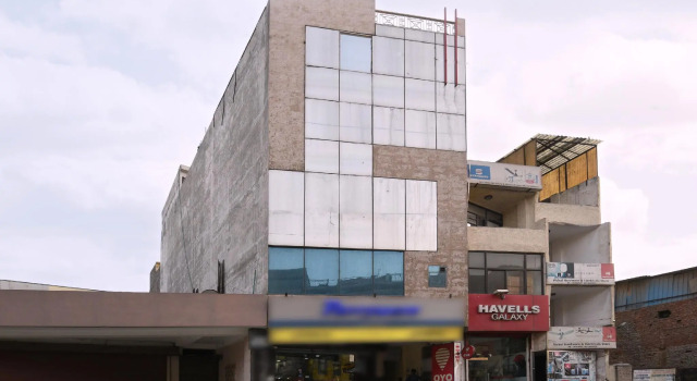 OYO 4930 Stay EM Residency, Забронировать Отель Индрараст Национальный столичный округ Дели