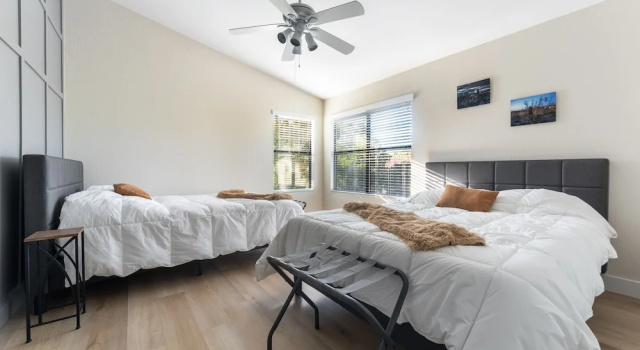 Spacious Pet Friendly 5BR with Pool In Glendale by RedAwning, Забронировать Дом для отпуска Глендейл Phoenix Metropolitan Area