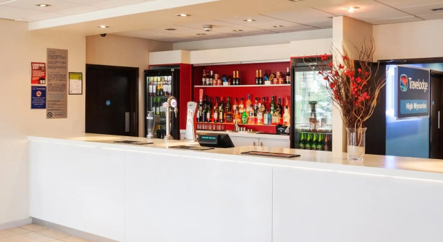 Travelodge High Wycombe Central, Забронировать Отель Отели Котсуолда с завтраком, Завтраки