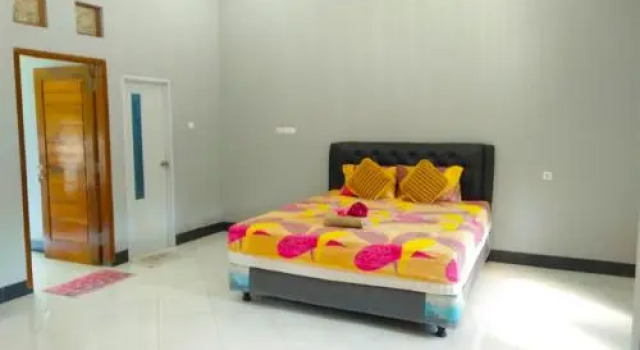 Rifqi Guesthouse, Boek Pension Pacitan Pensions, Pension