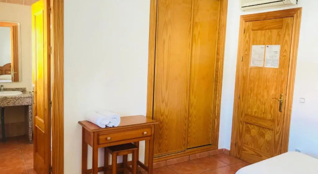 Hostal Restaurante Ecuador, Забронировать Отель Дарро Granada Province