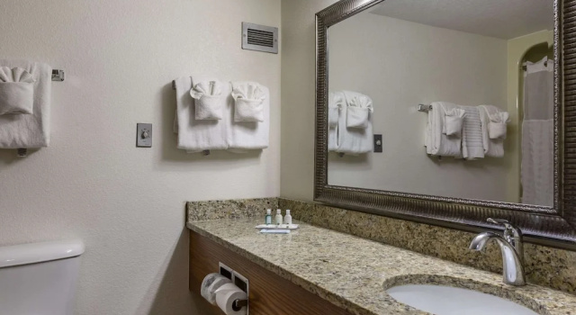 Полулюкс Quality Inn & Suites Zanesville City Center