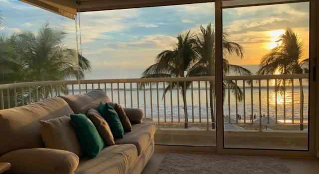 Апартаменты Luxury Beachfront Condo at Krystal Grand Resort - NEWLY REMODELED & NEWLY FURNISHED