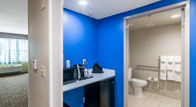 Четырёхместный номер Standard Holiday Inn Express & Suites Camarillo by IHG