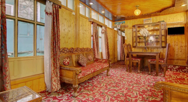 Oyo 6410 Amina Houseboat, Забронировать Отель Сринагар Jammu & Kashmir Ski