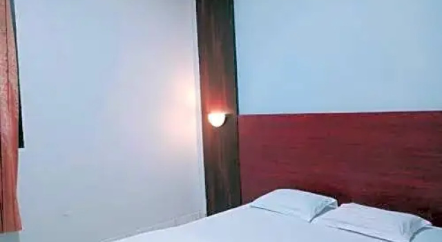 Hotel Ratu Sarolangun, Забронировать Отель Саролангун Суматра