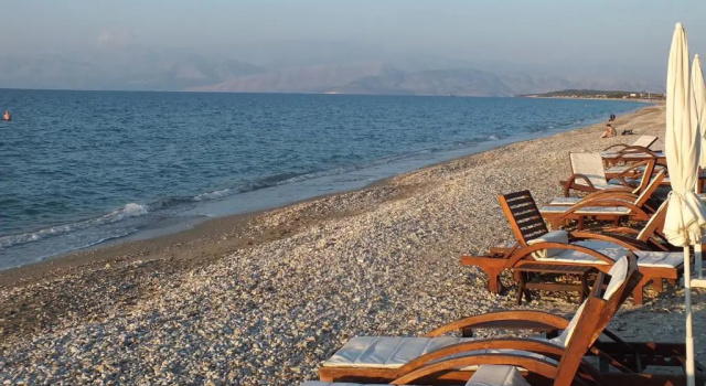Апартаменты Frosos Beachfront Maisonette Acharavi