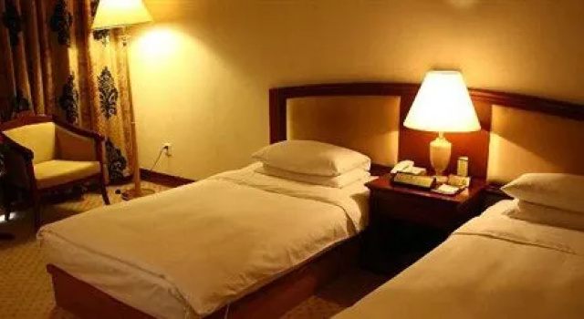 Lintong Grand Hotel - Lingcang, Varaa Hotelli Lincang Yunnan