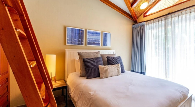 Modern Oceanfront Condo with a Chic Coastal Design, Resort-Style Amenities, and Direct Beach Access, Rezervovat Apartmán Guanacaste hotely s bazénem, Bazén