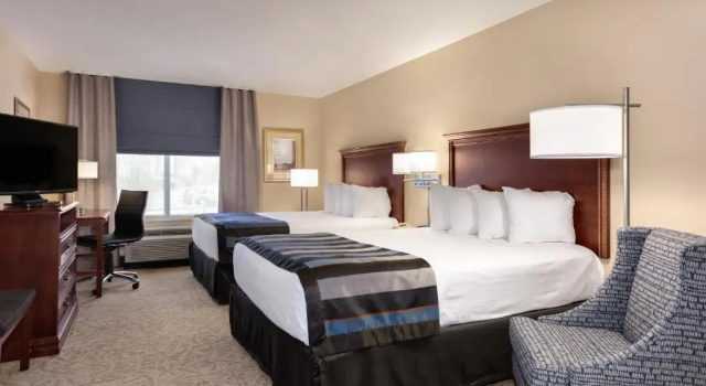 Четырёхместный номер Standard Lexington Expo Hotel by IHG
