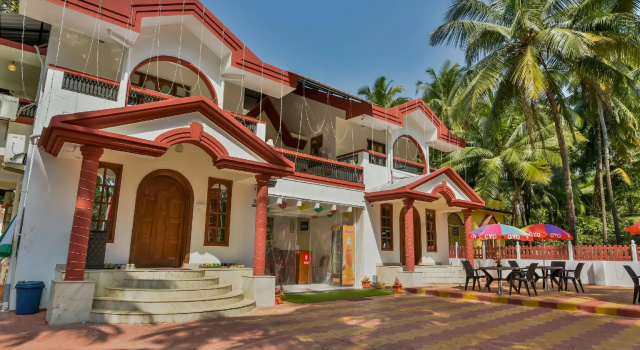 OYO 9741 Triple Beach Guest House, Foglalás Panzió Goa szállodák reggelivel, Reggeli
