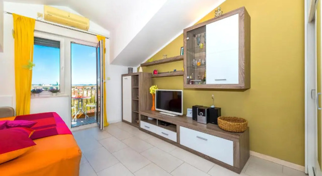 Apartment Yellow Story