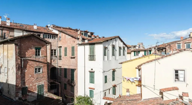 Affordable suite with a view in the Heart of Lucca