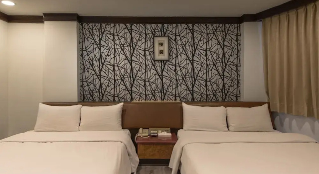 Четырёхместный номер Standard Shanghai Hotel