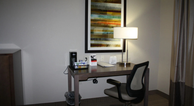 Holiday Inn Express Hotel & Suites Wichita Northeast, Boek Hotel Hotels in Wichita met zwembad, Zwembad