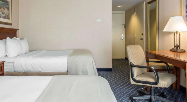 Четырёхместный номер Standard Clarion Hotel & Conference Center Ronkonkoma MacArthur Airport