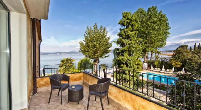 Трёхместный номер Standard с видом на озеро Hotel La Rondine