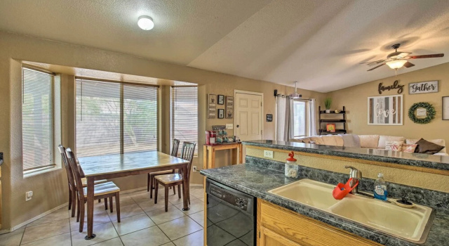 Коттедж Yuma Retreat w/ Fire Pit in a Golf Course Mecca!