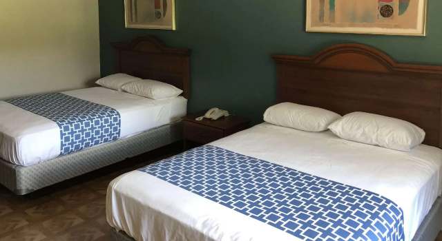 Четырёхместный номер Standard Rodeway Inn & Suites