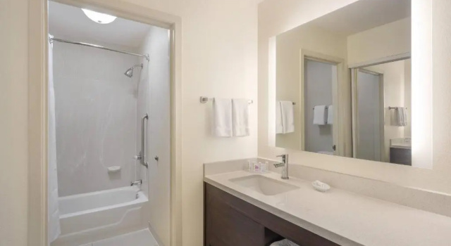 Двухместный люкс c 1 комнатой Fairfield Inn & Suites Indianapolis Airport
