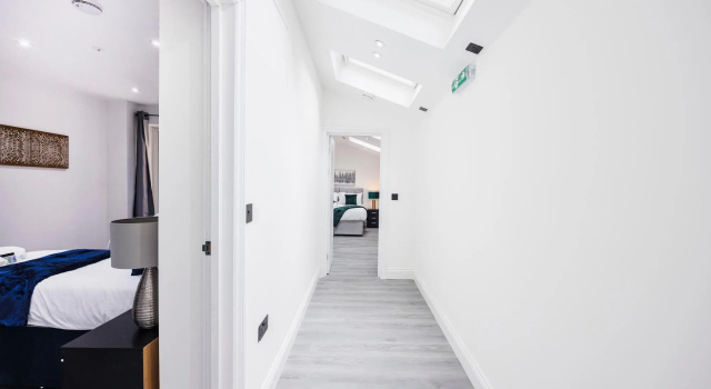 London Luxury Ground Floor Apartment, Забронировать Апартаменты/квартира Отели Лондона с парковкой, Парковка