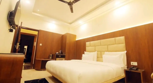 Номер Executive Teertham Hotel