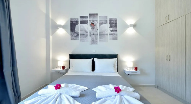 Villa Bratou Aqua Sleeps 4 with Garden, Забронировать Вилла Отели Эпископиана с парковкой, Парковка