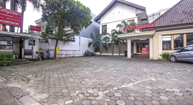 Residences by RedDoorz near Rumah Mode, Забронировать Отель Бандунг-Кидул Бандунг, рядом с Торговый центр Paris van Java