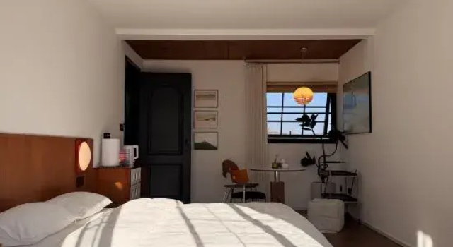 Двухместный люкс с балконом и с видом на закат Cao Wu So Wood Homestay (Shangshengjiu)