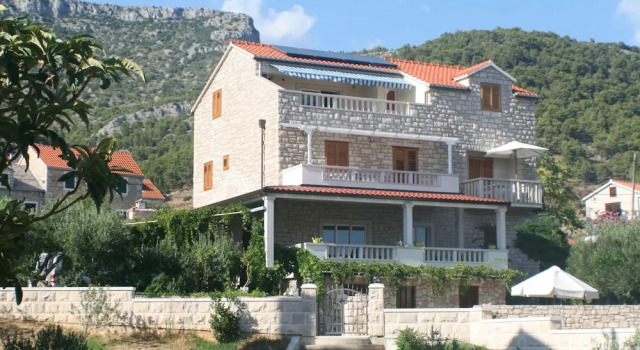 Apartments and Rooms LEA, 予約 アパートメント Brac Island Omis