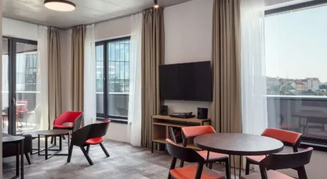 Люкс STAGES HOTEL Prague, a Tribute Portfolio Hotel