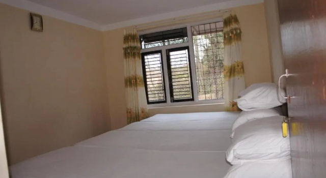 Кровать в общем номере Hotel Mount Paradise