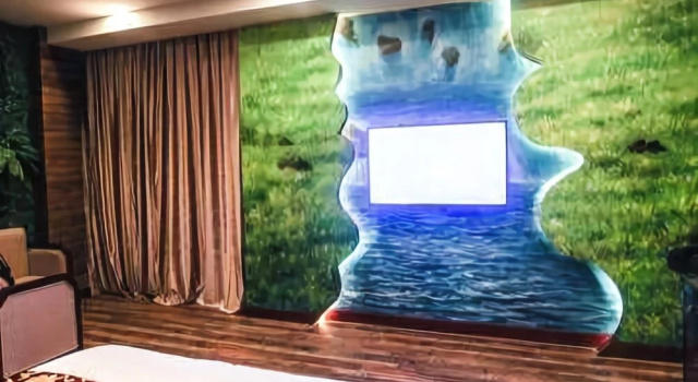 Window of World Theme Hotel