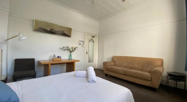 Newcastle Hotel, Забронировать Отель Суонси Лейк-Маккуори