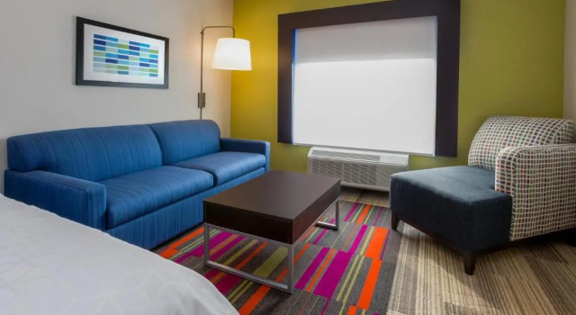 Люкс Holiday Inn Express Hotel & Suites Woodhaven by IHG