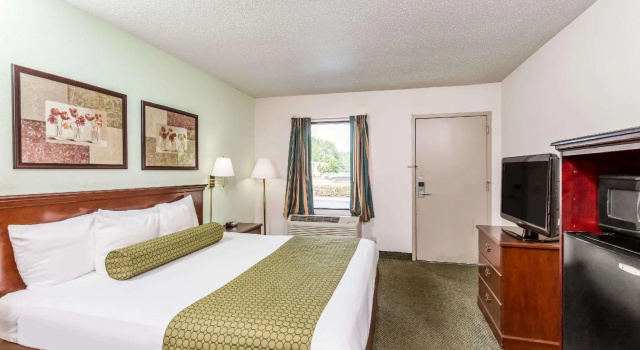 Двухместный номер Standard Days Inn by Wyndham Raleigh Glenwood-Crabtree