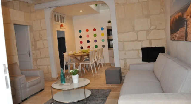 Holiday in Arles -Maison du Centre Historique, Rezervasyon Otel Arles'teki 3 Yıldızlı Oteller, 3*