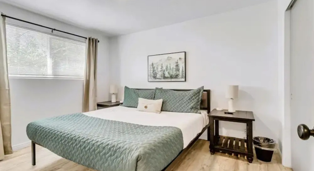 Cozy 2BR Apt w Parking Near Downtown SLC, Забронировать Апартаменты/квартира Отели Солт-Лейк-Сити с парковкой, Парковка