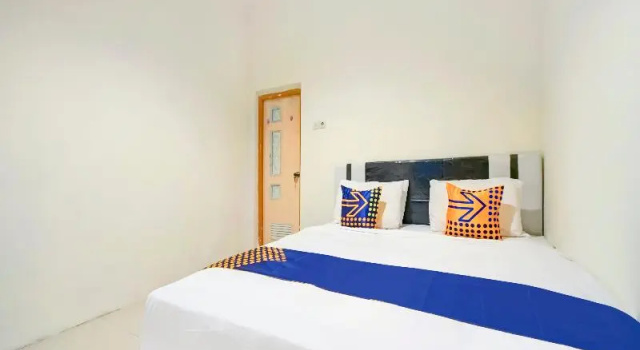 Oyo Life 2698 Kost Blessing