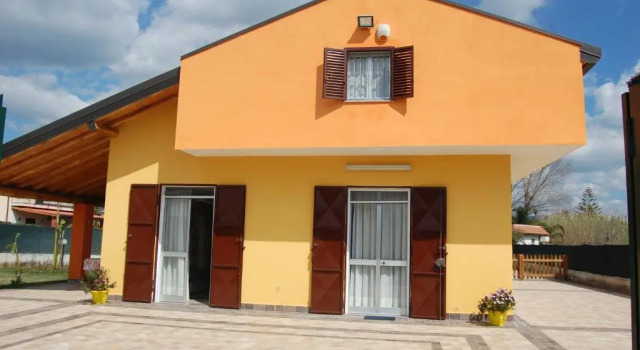 OMBRA E CAFFE, Rezervați Hotel Mascali Etna