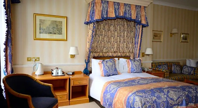 Номер Executive The Crescent Hotel